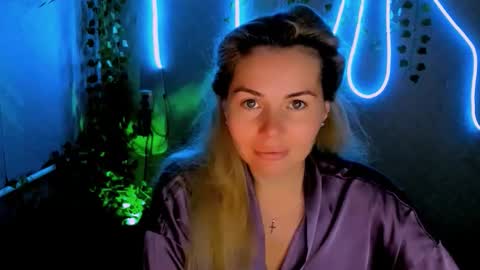 Lora online show from 09-18-25, 02:13