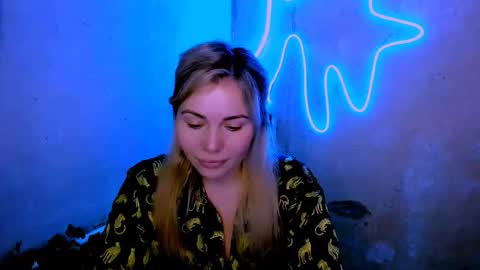 Lora online show from 03-11-26, 03:23