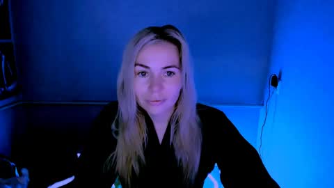 Lora online show from 04-27-26, 02:31