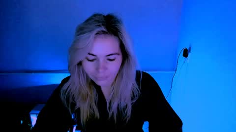 Lora online show from 05-15-26, 02:29