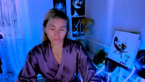 Lora online show from 06-22-26, 02:13