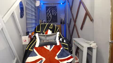 Macky online show from 12-26-24, 05:04