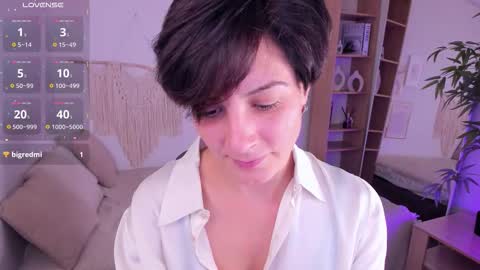 Loren online show from 10-17-25, 02:08