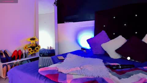 lesly lorena online show from 12-27-24, 07:08