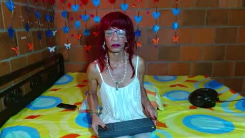 Lorena Capelli online show from 10-15-25, 11:43