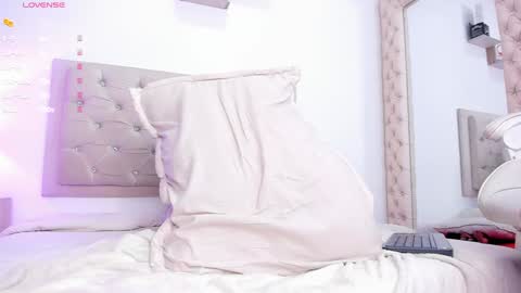 Lorena online show from 01-29-25, 03:04