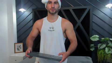  L O R E N Z O  Thumbs Up help  online show from 12-16-24, 05:43
