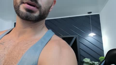  L O R E N Z O  Thumbs Up help  online show from 01-08-25, 05:15
