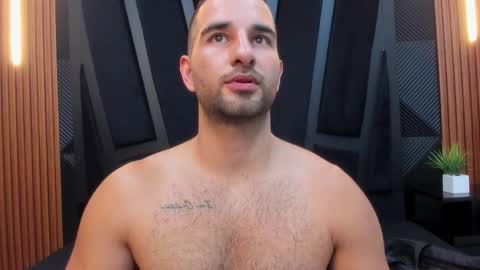  L O R E N Z O  Thumbs Up help  online show from 11-26-25, 05:14