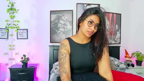 loretahorny online show from 02-27-26, 01:00