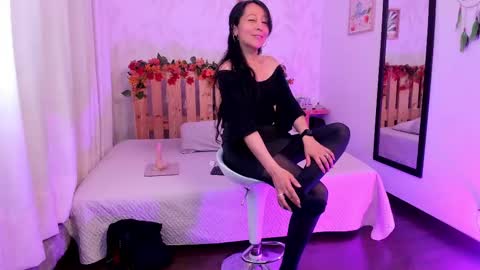 Snapshot of loretta_fraser chatting on 10-09-25, 12:58 loretta_fraser online show from 10-09-25, 12:58