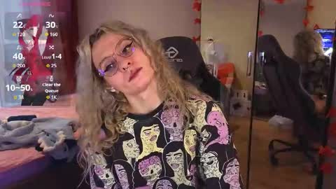 Lori -----------------------------------    online show from 09-24-25, 03:15