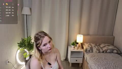 Snapshot of lorialocust chatting on 09-18-25, 03:14 Vanessa online show from 09-18-25, 03:14