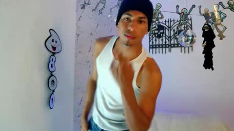 Lorian Vikel  online show from 10-21-25, 09:59