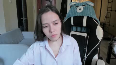 Snapshot of loriatheos chatting on 09-19-25, 09:54 Kira online show from 09-19-25, 09:54