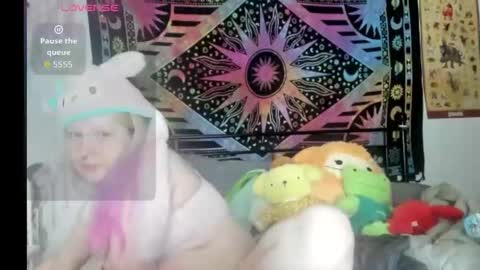 Snapshot of loricritter2 chatting on 04-05-26, 10:12 Lori Critter online show from 04-05-26, 10:12