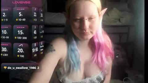 Snapshot of loricritter2 chatting on 04-10-26, 12:49 Lori Critter online show from 04-10-26, 12:49