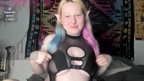Snapshot of loricritter2 chatting on 04-15-26, 10:11 Lori Critter online show from 04-15-26, 10:11