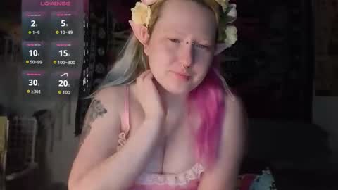Snapshot of loricritter2 chatting on 04-19-26, 10:14 Lori Critter online show from 04-19-26, 10:14