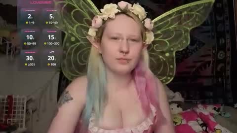 Snapshot of loricritter2 chatting on 05-01-26, 01:10 Lori Critter online show from 05-01-26, 01:10