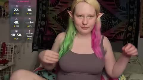 Snapshot of loricritter2 chatting on 05-04-26, 10:22 Lori Critter online show from 05-04-26, 10:22