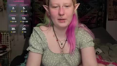 Snapshot of loricritter2 chatting on 05-09-26, 01:22 Lori Critter online show from 05-09-26, 01:22