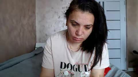 LorraGrey online show from 05-12-26, 06:54
