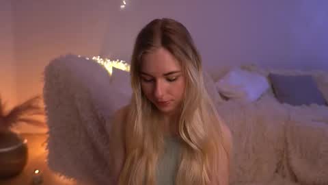 Snapshot of lorrie_love_story chatting on 03-15-26, 11:05 Lorrie online show from 03-15-26, 11:05