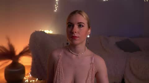 Snapshot of lorrie_love_story chatting on 03-22-26, 10:51 Lorrie online show from 03-22-26, 10:51