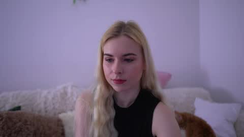 Snapshot of lorrie_love_story chatting on 04-05-26, 11:40 Lorrie online show from 04-05-26, 11:40