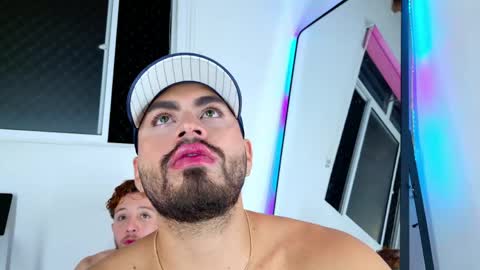 Snapshot of los_juanes chatting on 05-17-26, 09:17 JUAN JUAN online show from 05-17-26, 09:17