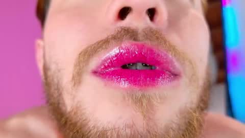 Snapshot of los_juanes chatting on 05-18-26, 10:04 JUAN JUAN online show from 05-18-26, 10:04