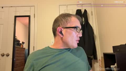 Snapshot of lostandlonelysoul chatting on 09-29-25, 04:28 Hazemir online show from 09-29-25, 04:28