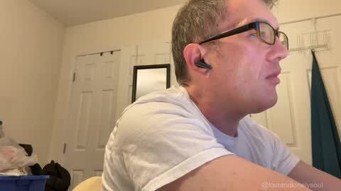 Snapshot of lostandlonelysoul chatting on 10-06-25, 03:59 Hazemir online show from 10-06-25, 03:59