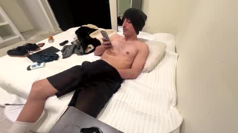 Snapshot of lostpuppyboy chatting on 12-15-25, 08:18 lostpuppyboy online show from 12-15-25, 08:18