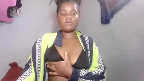 Snapshot of louane98 chatting on 02-15-26, 05:48 louane98 online show from 02-15-26, 05:48