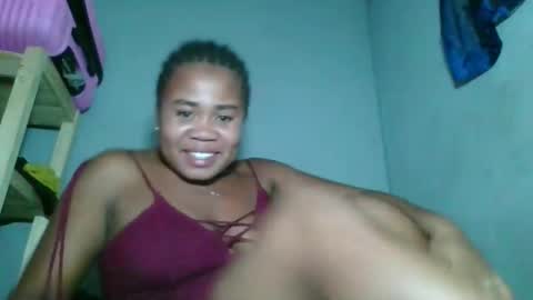 Snapshot of louane98 chatting on 02-27-26, 01:44 louane98 online show from 02-27-26, 01:44