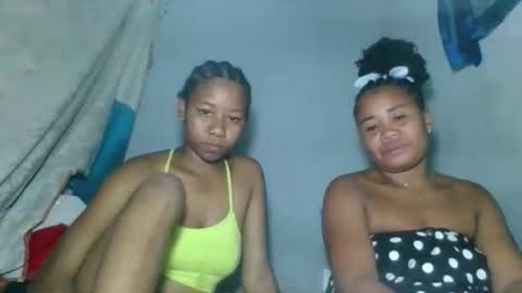 Snapshot of louane98 chatting on 03-06-26, 07:54 louane98 online show from 03-06-26, 07:54