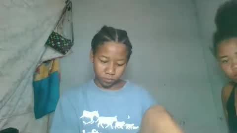 Snapshot of louane98 chatting on 03-17-26, 06:06 louane98 online show from 03-17-26, 06:06