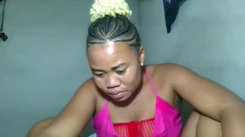 Snapshot of louane98 chatting on 03-18-26, 08:17 louane98 online show from 03-18-26, 08:17