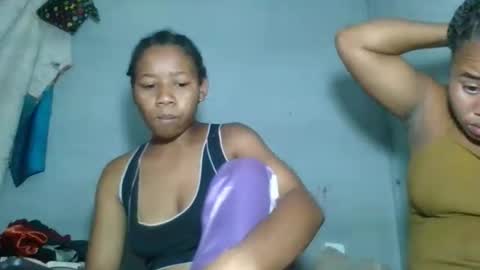 Snapshot of louane98 chatting on 03-23-26, 01:04 louane98 online show from 03-23-26, 01:04