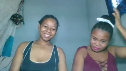 Snapshot of louane98 chatting on 03-25-26, 01:28 louane98 online show from 03-25-26, 01:28