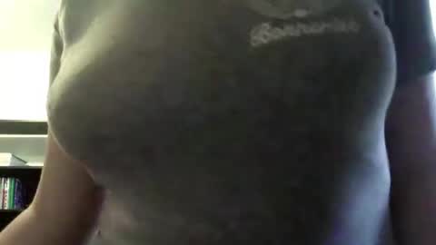 Snapshot of loudeguise chatting on 05-03-26, 08:20 Esma online show from 05-03-26, 08:20