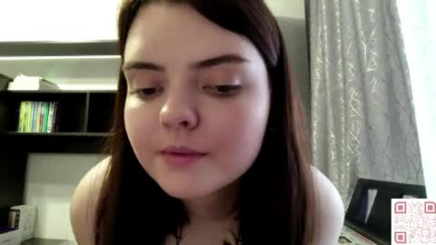 Snapshot of loudeguise chatting on 05-16-26, 10:36 Esma online show from 05-16-26, 10:36