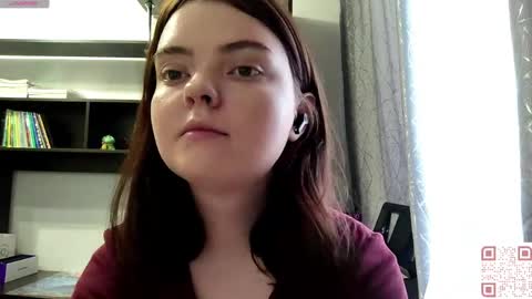 Snapshot of loudeguise chatting on 05-31-26, 09:05 Esma online show from 05-31-26, 09:05