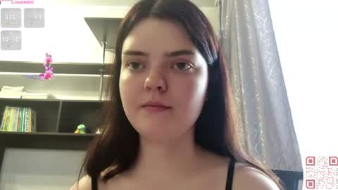 Snapshot of loudeguise chatting on 06-17-26, 06:27 Esma online show from 06-17-26, 06:27