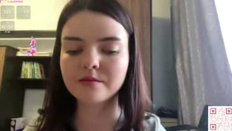 Snapshot of loudeguise chatting on 06-18-26, 06:13 Esma online show from 06-18-26, 06:13