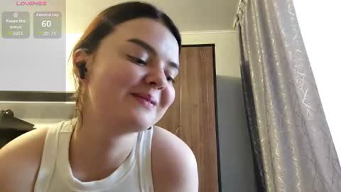Snapshot of loudeguise chatting on 06-23-26, 11:08 Esma online show from 06-23-26, 11:08
