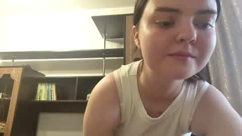 Snapshot of loudeguise chatting on 06-24-26, 01:10 Esma online show from 06-24-26, 01:10