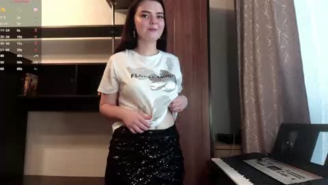 Snapshot of loudeguise chatting on 07-15-26, 01:05 Esma online show from 07-15-26, 01:05